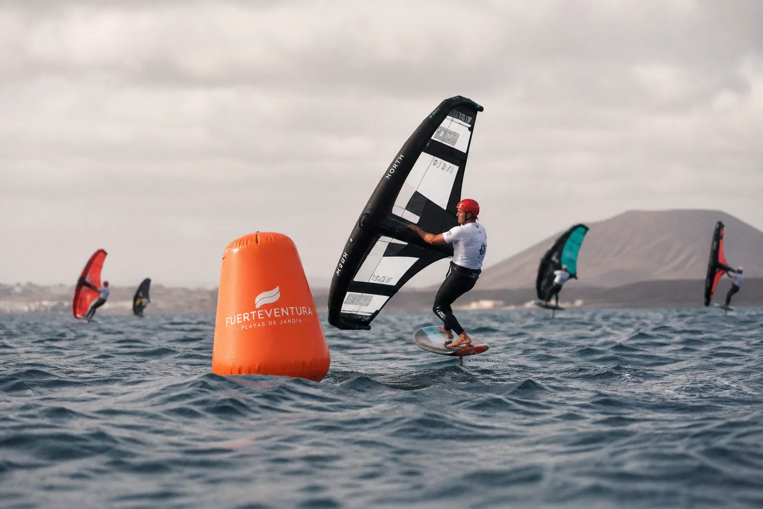 Cappuzzo y van der Linden conquistan el título mundial de Wingfoil en Fuerteventura