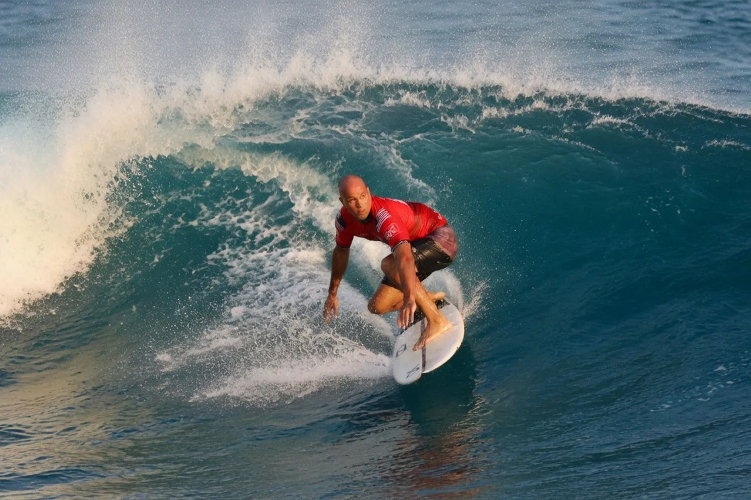 El método de entrenamiento de Kelly Slater para seguir compitiendo al máximo nivel a los 54 años