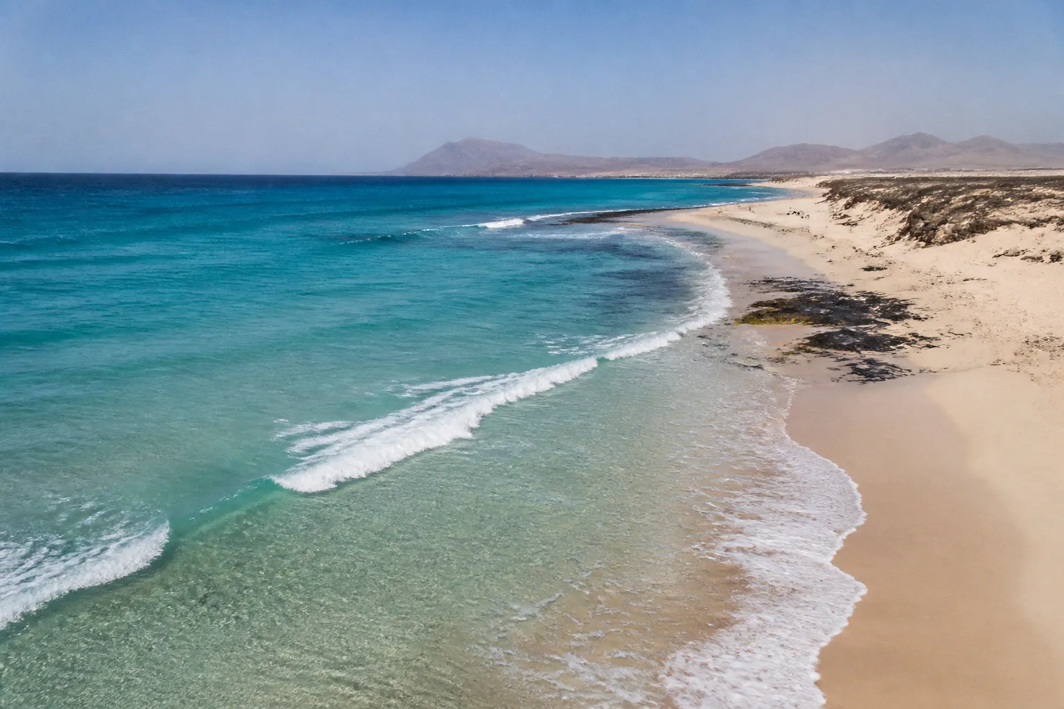 El refugio de Rodolfo Sancho en Fuerteventura: surf y dunas en La Oliva