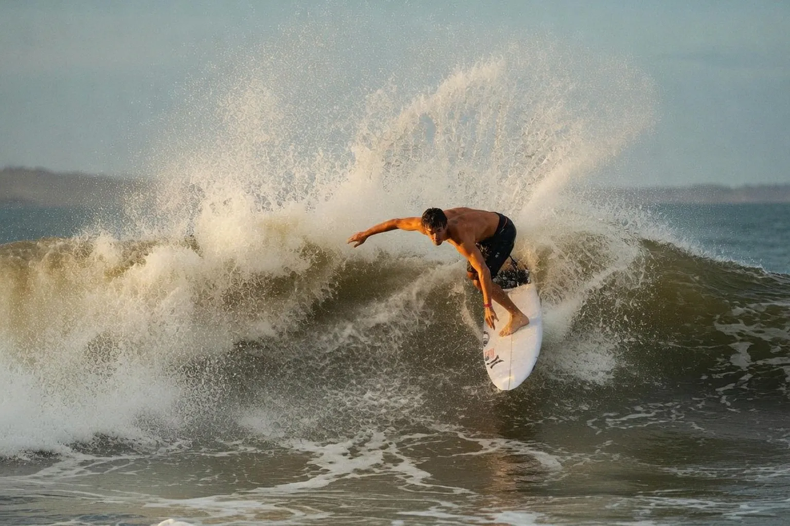 Lecciones del ISA World Junior: cómo aplicar el estándar mundial a tu surf en Fuerteventura