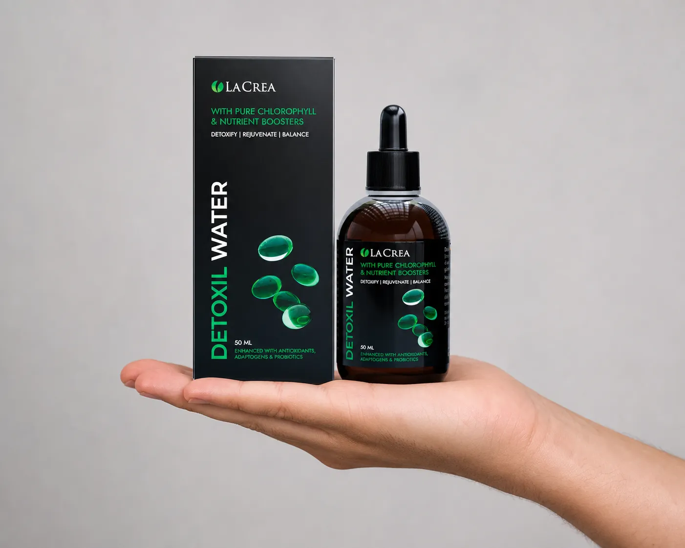 Detoxil Water Liver — el envase en la mano