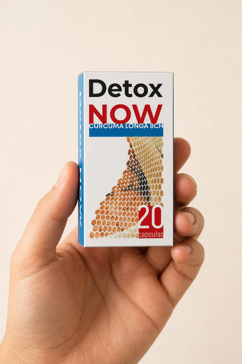 Detox Now — el envase en la mano