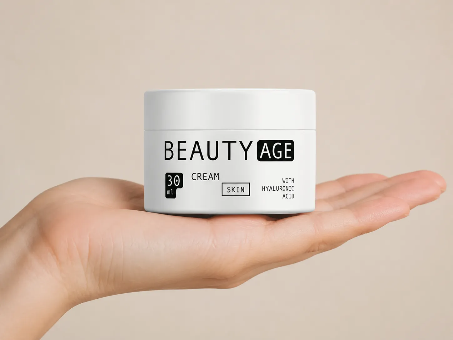 Beauty Age Skin — el envase en la mano