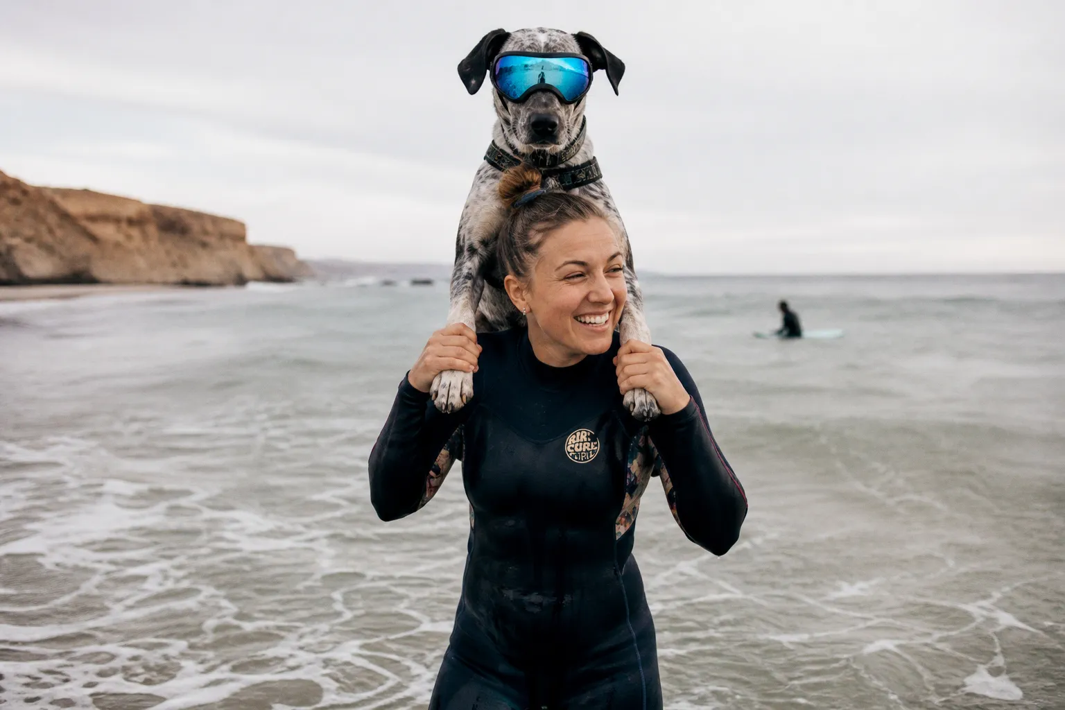 Superar el cáncer y surfear en equipo: la historia de Sophia y Rusty