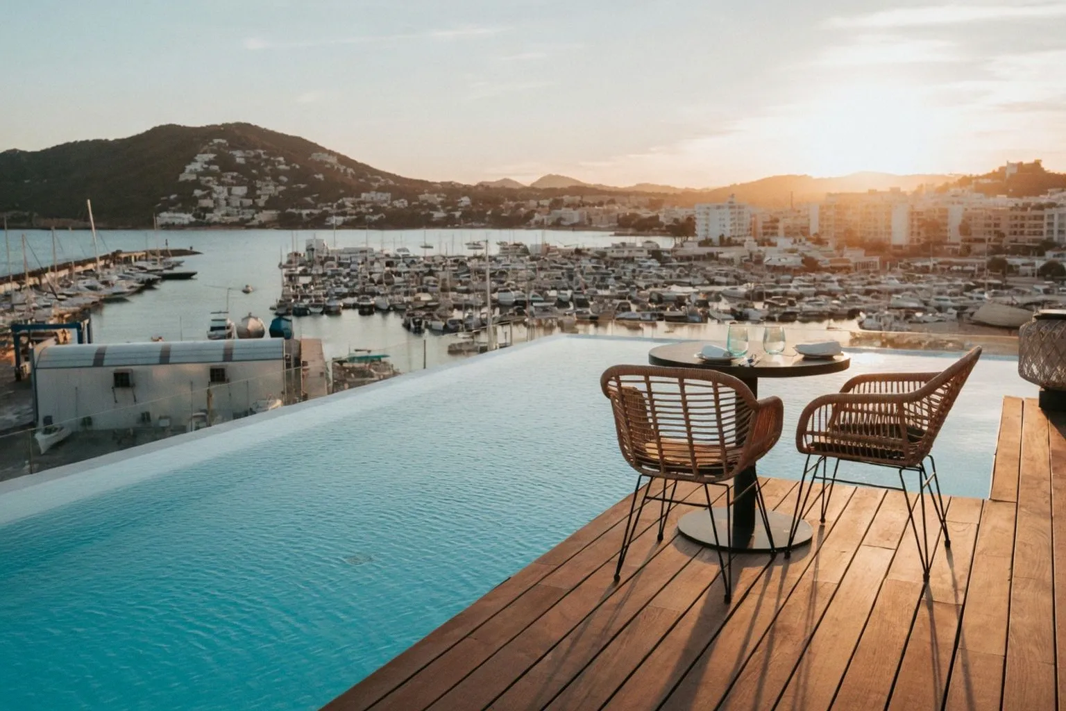 Tres hoteles en Ibiza para una transición pausada hacia el invierno